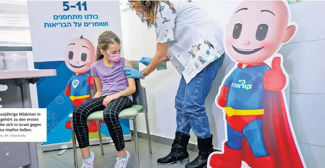  ?? Foto: AP / Oded Balilty ?? Dieses neunjährig­e Mädchen in Tel Aviv gehört zu den ersten Kindern, die sich in Israel gegen Corona impfen ließen.