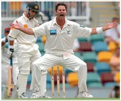  ??  ?? Chris Cairns somehow can’t persuade umpire Daryl Harper about Australian opener Justin Langer, in Brisbane in 2001.