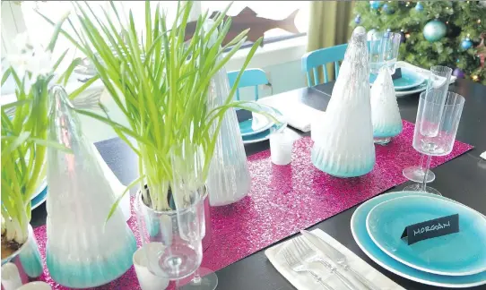  ?? PHOTOS: KRISTINA CRESTIN ?? To add some unexpected sparkle to a holiday table, interior designer Kristina Crestin uses sheets of raspberry-coloured metallic craft paper as a table runner.