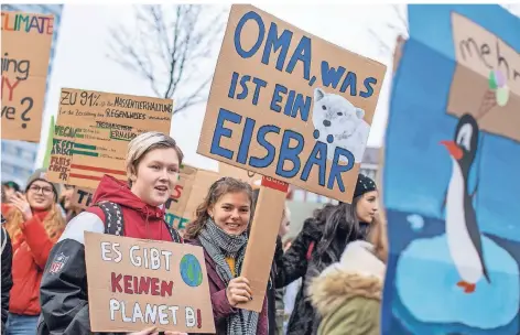  ?? RP-ARCHIVFOTO: CHRISTOPH REICHWEIN ?? Schon die erste „fridays for future“-Demo im Februar lockte viele Schüler an.