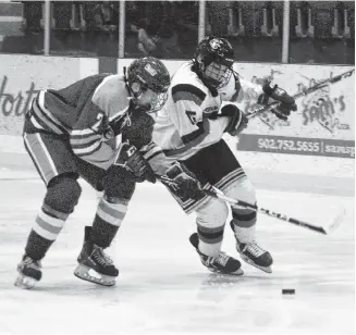  ?? KEVIN ADSHADE/THE NEWS ?? Landon Sim of the Pictou County Weeks Major Midgets goes on the rush against Dartmouth Steele Subaru during a Feb. 9 playoff game.