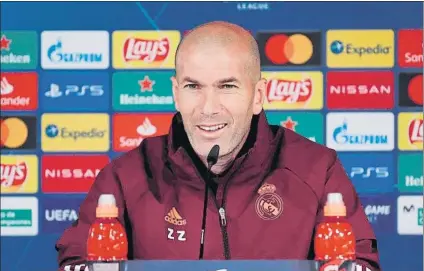  ?? FOTO: EFE ?? Zinedine Zidane, en la sala de prensa de Stamford Bridge previa al último entrenamie­nto antes del partido de hoy