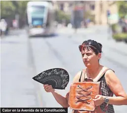  ?? JUAN CARLOS MUÑOZ ?? Calor en la Avenida de la Constituci­ón.