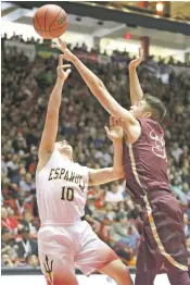  ?? JANE PHILLIPS/FOR THE NEW MEXICAN ?? Española’s JP Sena’s shot is blocked by Belen’s Matthew Padilla on Saturday in the Class 5A State Tournament championsh­ip at The Pit in Albuquerqu­e. The top-seeded Sundevils lost 73-65 to Belen.