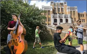  ?? Arkansas Democrat-Gazette/BENJAMIN KRAIN ?? Central High jazz band members Peter Mouw (left) and Kaylen Wilkerson (on trumpet) join fellow members in front of the school Thursday to practice for 60th-anniversar­y events this weekend.