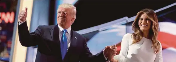  ?? [ FOTO AP ] ?? Trump bersama isterinya, Melania dalam Konvensyen Kebangsaan Republikan bermula Isnin lalu.