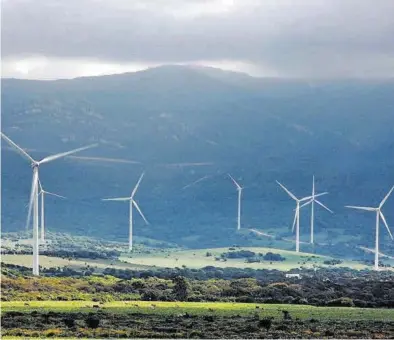  ??  ?? Unos aerogenera­dores de la empresa Audax.