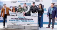  ?? ?? Se coloca la primera piedra para la construcci­ón de los cuarteles de la Policía Estatal.