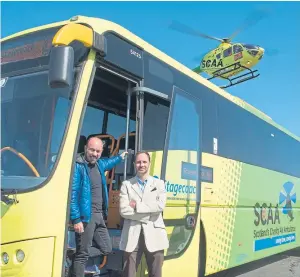  ?? Picture: Angus Findlay. ?? Sir Brian Souter, left, and John Bullough at Perth Airport with the bus that will help to advertise the SCAA’s fundraisin­g drive.