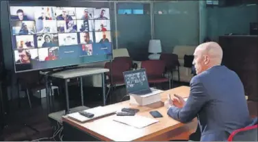  ??  ?? Luis Rubiales llevó el peso en la reunión telemática de la Comisión Mixta RFEF-Liga-AFE.