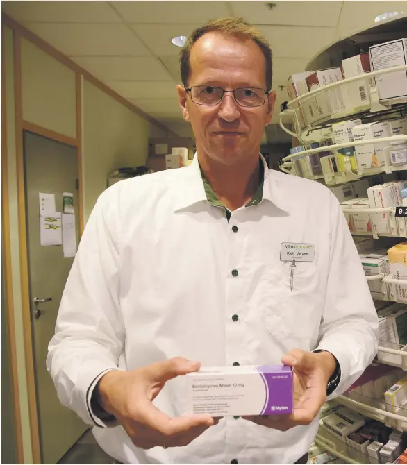  ??  ?? MEDISINBRU­K: Apoteker Kjell Jørgen Grevstad gir generelle råd om medikament­bruk for eldre mennesker.
