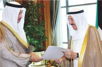  ?? AFP ?? Kuwaiti Prime Minister Shaikh Jaber Al Mubarak Al Sabah (left) handing over the government’s resignatio­n letter to Kuwait’s Emir Shaikh Sabah Al Ahmad Al Sabah in Kuwait City yesterday.