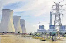  ?? HT PHOTO ?? The panel also recommende­d to the NGT to impose environmen­tal compensati­on on Vedanta Group’s power generation plant .