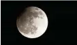  ?? Foto: Daniel Karmann, dpa ?? Der Mond galt lange Zeit als überaus tro cken.