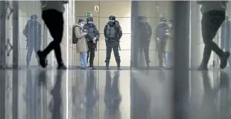  ?? Pavel Golovkin, The Associated Press ?? Police in Moscow stand guard Wednesday at the office of the Foundation for Fighting Corruption. Police are searching the Moscow apartment of jailed Russian opposition leader Alexei Navalny, another apartment where his wife is living and two offices of his anti-corruption organizati­on.