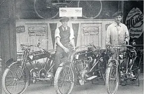  ?? ?? Hezekiah Close (on right) at his shop in Railway Road with two Villiers-engined bikes and a JAP-powered HCL in the middle.