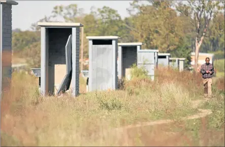  ?? PHOTO: VATHISWA RUSELO ?? EMPTY SHELLS: These toilets in Kroonstad are standing mostly unused while residents in the area do not have toilets in their yards.