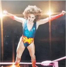  ??  ?? ► La serie Glow es una de las más nominadas.