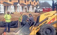  ?? Doug Walker ?? Rome Water & Sewer Department personnel are almost finished with connection­s to townhomes off East Sixth Avenue.