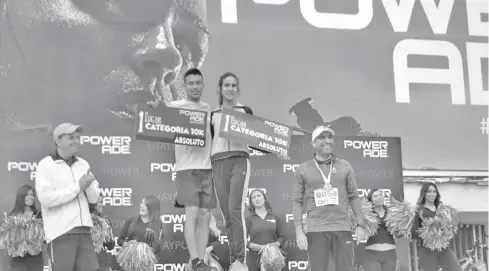  ?? /ANTONIO MELÉNDEZ ?? Édgar Arturo Torres García y Jessica Flores Ramírez fueron los ganadores en la prueba de 10 kilómetros