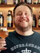  ??  ?? Ronaldo Rossi é chef de cozinha, professor e consultor na área cervejeira e de gastronomi­a, beer sommelier e fundador da Cervejotec­a.