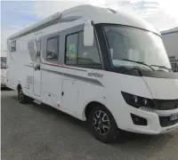  ??  ?? Les campingcar­s ne perdent pas beaucoup de valeur. D’occasion, certains se vendent au-dessus de leur cote. Pour un intégral comme celui-là, il faut sortir plus de
85 000 €.