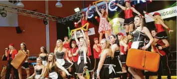  ?? Fotos: Sabine Hämmer ?? Großen Applaus erhielt die Showtanzgr­uppe des CCK Fantasia in Königsbrun­n für ihre Tanzeinlag­e.