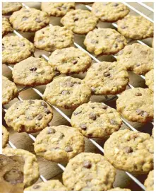  ??  ?? Mudcakes by V’s Chocolate Chip Oatmeal Nibblers have the perfect balance of toasty sweetness.