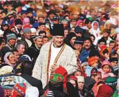  ?? Courtesy: AKDN /Akbar Hakim ?? Prince Kareem Aga Khan with members of his community in Porshniev, Khorog, Tajikistan.