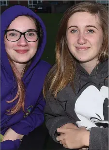  ??  ?? lavinia Reidy and Sophie McGlue at the outdoor cinema in Inse Bay Laytown.