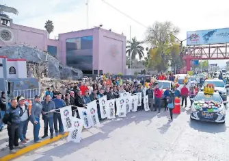  ?? CORTESÍA AYTO. GP ?? Llevan alegría a niños con motivo del Día de Reyes y reparten regalos