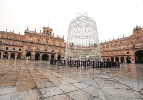  ?? // EFE ?? Pese al virus, la Asociación de Hostelería celebrará la Nochevieja Universita­ria en la Plaza Mayor de Salamanca
