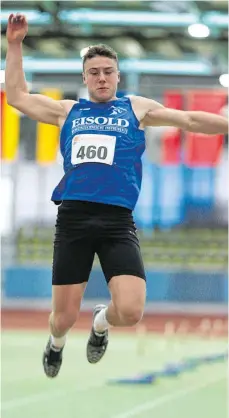  ?? FOTO: RALF GÖRLITZ ?? Moritz Eisold von der LG Tuttlingen-Fridingen wurde in Sindelfing­en im Weitsprung Baden-Württember­gischer Meister der Klasse U18. Seine Siegerweit­e betrug 6,68 Meter.