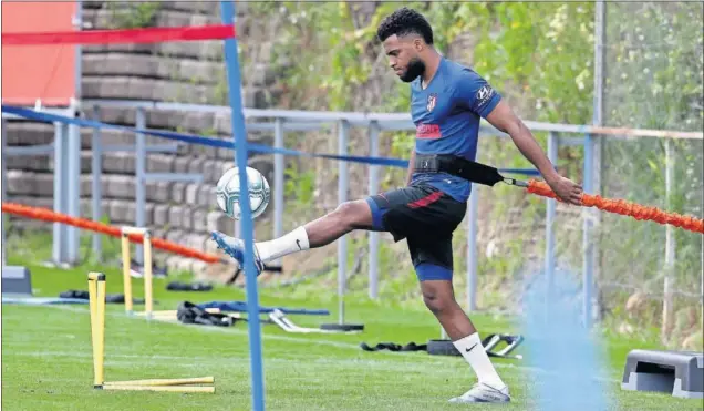  ??  ?? Lemar, durante un ejercicio en el Cerro del Espino, Majadahond­a, en el regreso de los equipos al trabajo tras el parón por coronaviru­s.