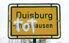  ??  ?? Aus Rheinhause­n wird „tothausen“– das war die große Befürchtun­g bei vielen Menschen, nicht nur im Duisburger Westen.