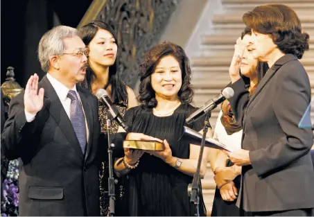  ?? Brant Ward / The Chronicle 2012 ?? Ed Lee takes the oath of office from Sen. Dianne Feinstein, D-Calif., who also had served as San Francisco’s mayor, as his wife, Anita Lee, holds the Bible and his daughters look on during his swearing-in ceremony at San Francisco City Hall on Jan. 8,...