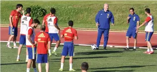  ?? — AFP ?? Spain coach Vicente del Bosque ( third from right) instructs players at a training session at Ciudad del Futbol in Las Rozas near Madrid on Monday.