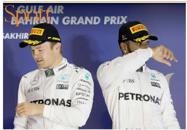  ?? FOTO: EPA/VALDRIN XHEMAJ ?? HåRD INTERN KAMP. Stallkamra­terna Nico Rosberg och Lewis Hamilton kämpar mot varandra både på och utanför banan.