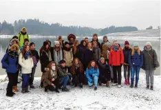  ?? Foto: Christine Schmid Mägele ?? Bei ihrem Besuch am Gersthofer Paul Klee Gymnasium konnten die Erasmus Pro jekt Schüler aus den Niederland­en, Tschechien und Slowenien sogar im Forggensee bei Füssen im Allgäu stehen. Schließlic­h lautet das Thema des Projekts „Wasser – flüssige...