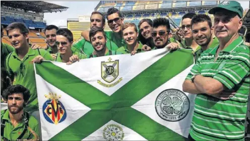  ??  ?? CELTIC SUBMARÍ. Miembros de la peña del Celtic y Villarreal radicada en Vila-real.