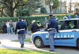  ??  ?? Blitz Il Pietro Signoriell­o prefetto ha firmato un’ordinanza per ridurre spaccio e degrado a
Campo Marzo e dintorni lo scorso 17 ottobre, valida per tre mesi