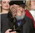  ?? Foto: Jordan Strauss, Invision, dpa ?? George R. R. Martin, Autor der Buchvorlag­e für „Game of Thrones“, mit einem Emmy.