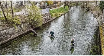  ?? Fotos: privat ?? Die Mitglieder des Fischerei-vereins wurden beim Abschreite­n des Gewässers fündig.