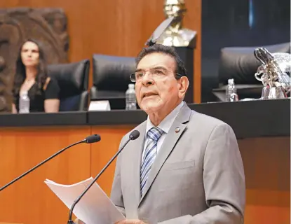  ??  ?? Salvador López Brito, presidente de la Comisión de Salud del Senado.