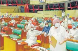  ?? RAVI KUMAR/HT ?? Chief minister Capt Amarinder Singh addressing the House during the one-day monsoon session, and (below) Leader of Opposition Harpal Singh Cheema (centre) with his party colleagues protesting outside the Vidhan Sabha over denial of entry, in Chandigarh on Friday.