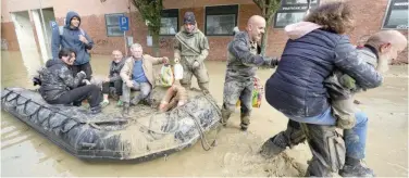  ?? Associated Press ?? ↑
People are rescued in flooded areas of Faenza on Thursday.