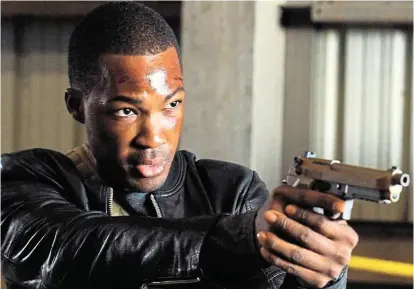  ??  ?? In „24: Legacy“muss Corey Hawkins wie anno 2001 Kiefer Sutherland dafür sorgen, dass Amerika nicht in Stücke zerfällt. Von einem US-Präsidente­n Donald Trump wussten zu dem Zeitpunkt beide noch nichts.