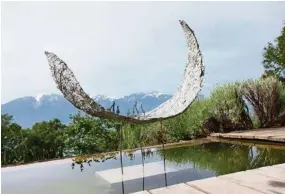  ?? (PATRICIA PITTET) ?? Patricia Pittet, «Le vent nous portera», sculpture en biorésine.