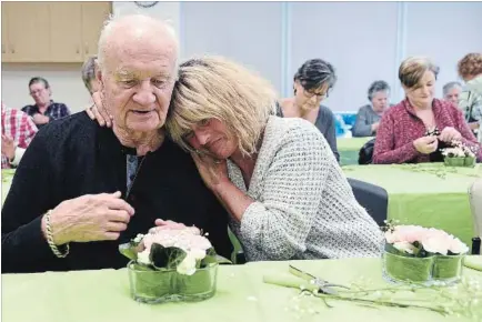  ?? CHERYL CLOCK THE ST. CATHARINES STANDARD ?? The Art in Medicine program brings creativity into a hospital setting. Stacia Droese brought her father- in- law Richard Droese and daughter, Makayla.