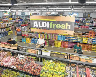  ?? Michael Nagle / Bloomberg ?? Customers shop for produce at an Aldi store in Hackensack, N.J. The German chain has 32 stores in the Houston area.